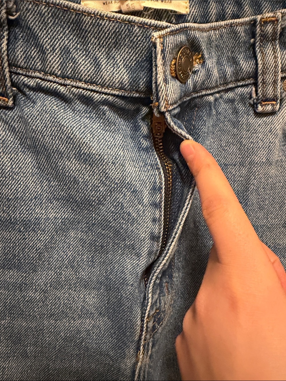 Current/Elliott The Boyfriend Distressed High-rise Jeans in Cloudburst - Picture 5 of 7